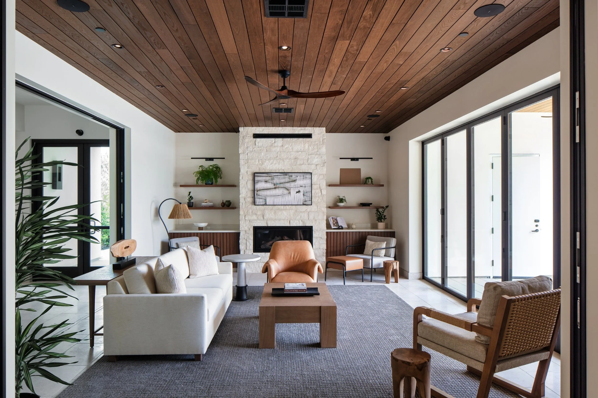 Lobby lounge